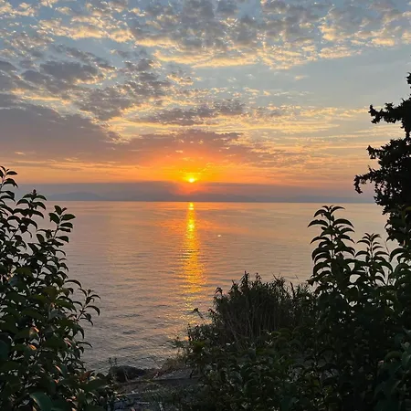 Siora Leni Benitses (Corfu)