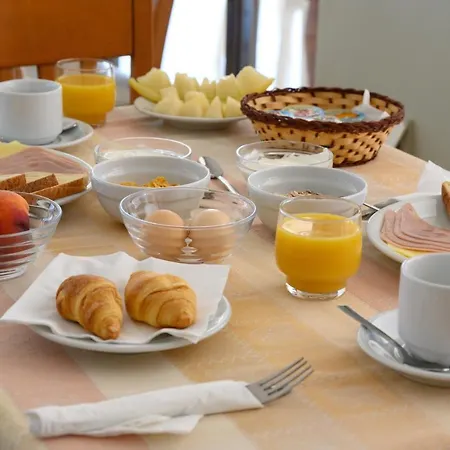 Siora Leni 酒店 2*